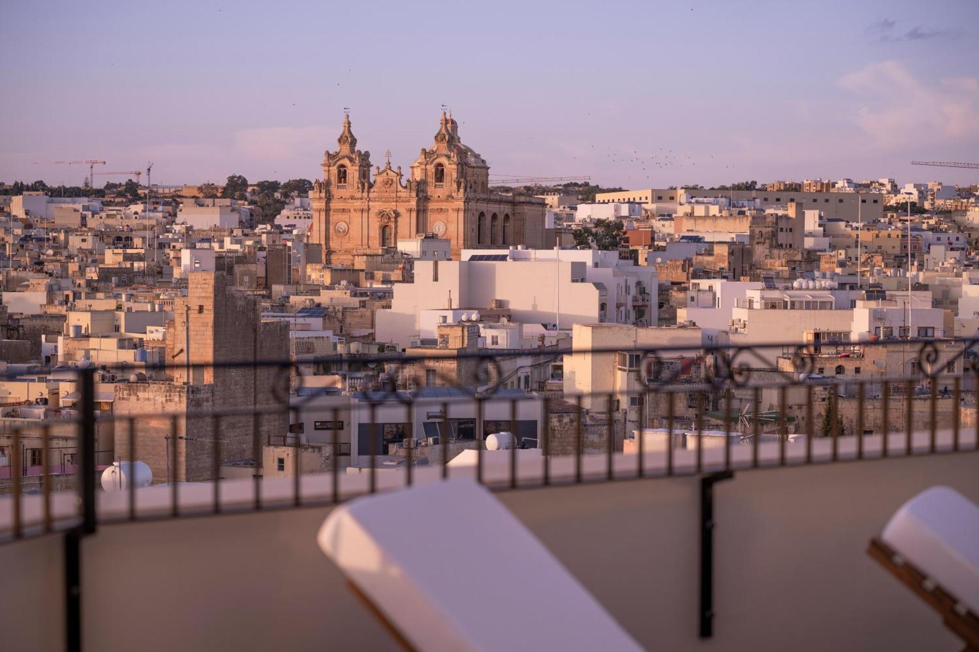 Royale Sainte Helene Boutique Hotel ビルキルカラ エクステリア 写真