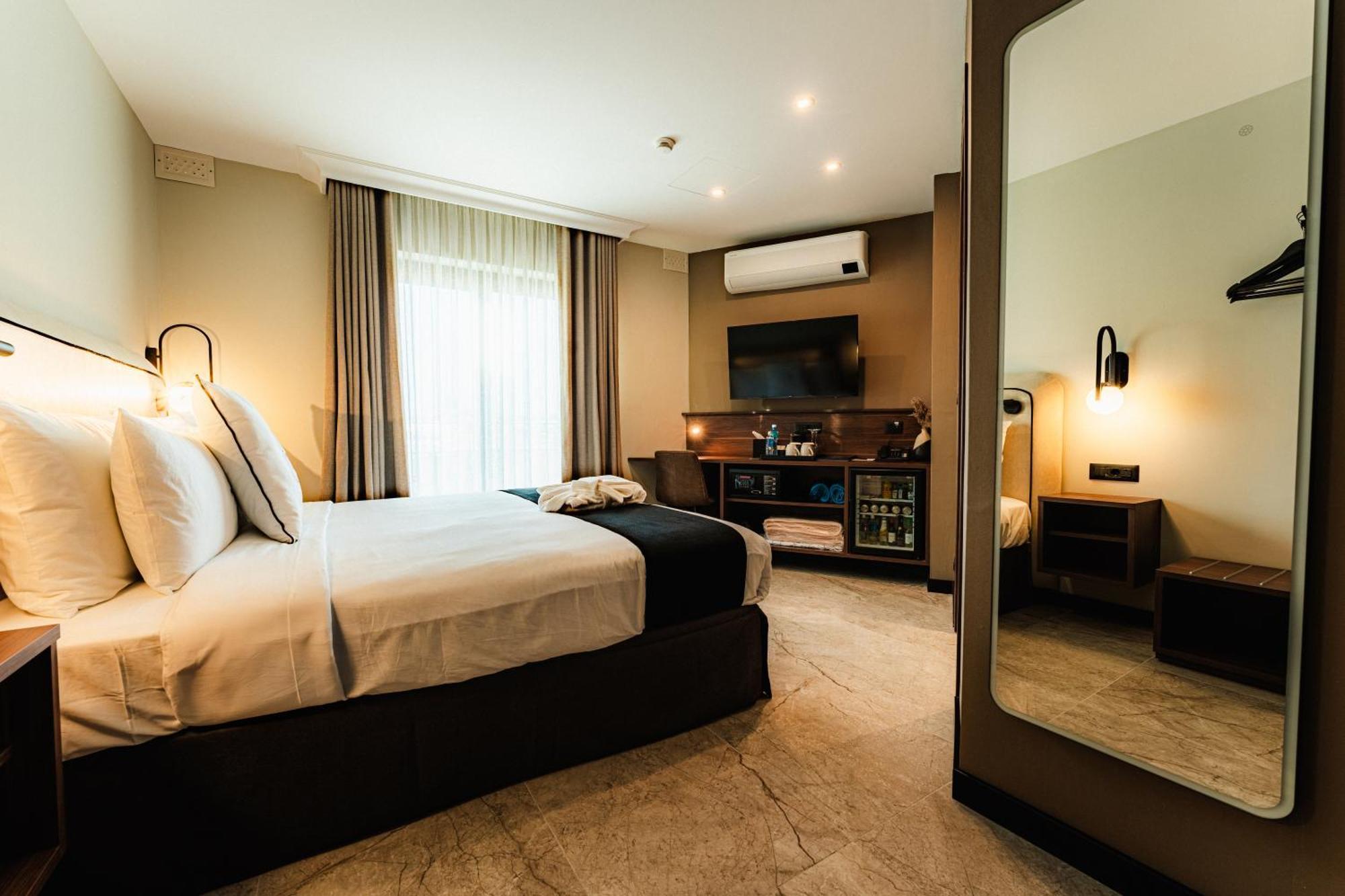 Royale Sainte Helene Boutique Hotel ビルキルカラ エクステリア 写真