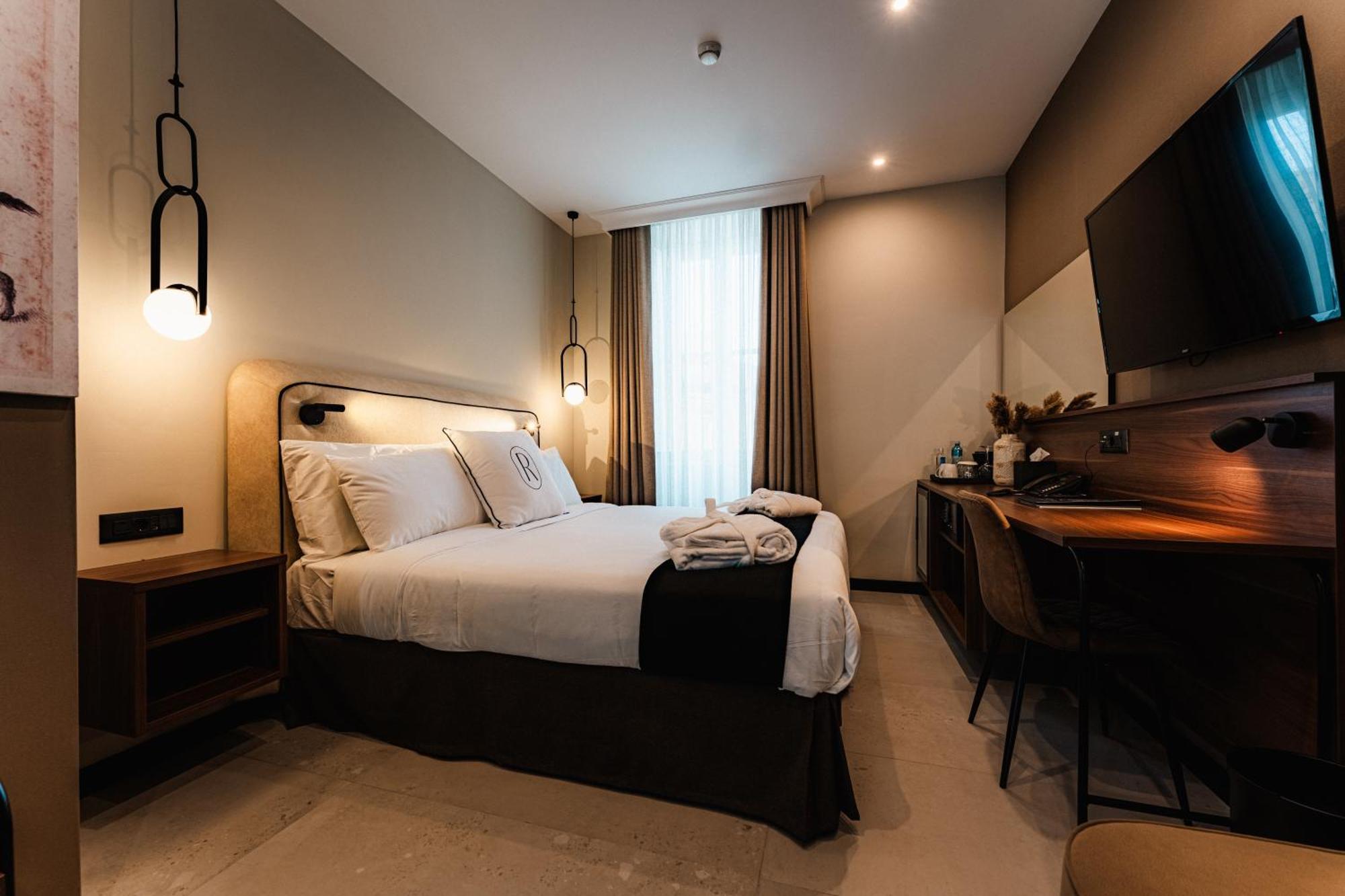 Royale Sainte Helene Boutique Hotel ビルキルカラ エクステリア 写真
