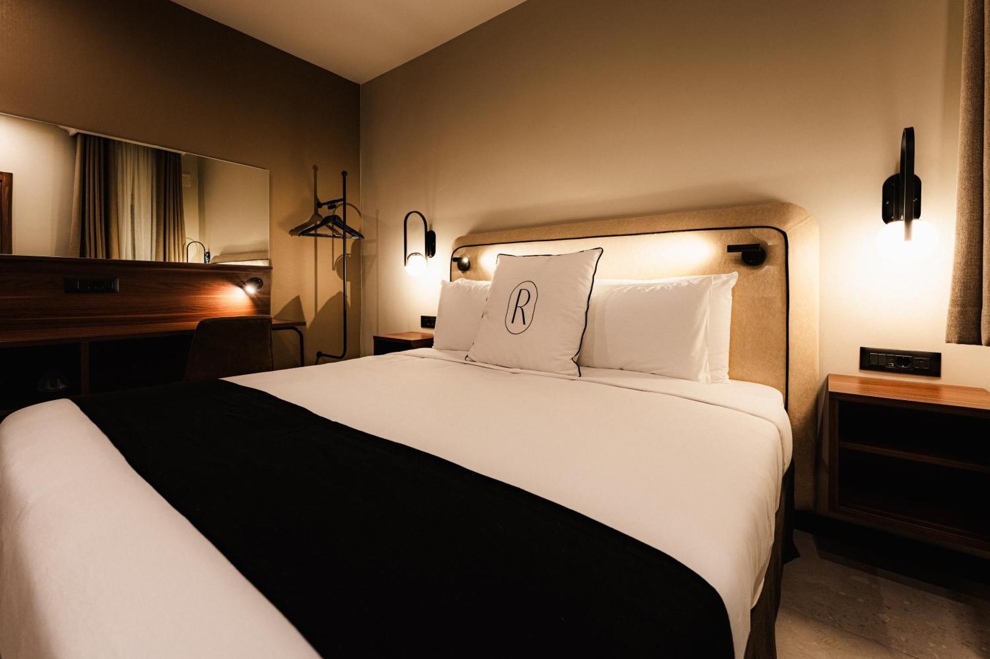 Royale Sainte Helene Boutique Hotel ビルキルカラ エクステリア 写真